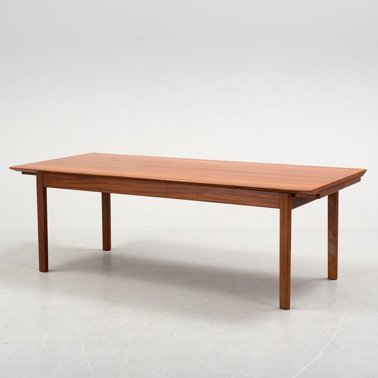 a coffee table veneered with teak designed by Tove & Edvard Kindt-Larsen for Säffle möbelfabrik, 1950s/60s.