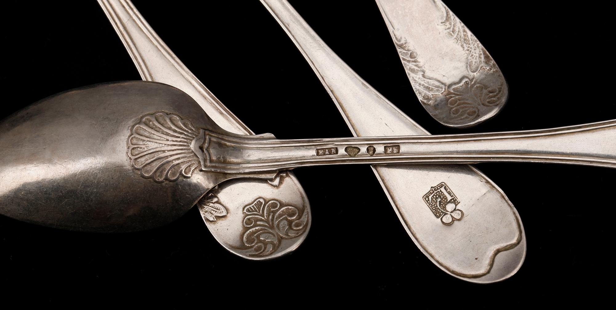 TESKEDAR, 15 st, silver, bland annat Jonas Wilhelm Laurén, Stockholm, 1855. Total vikt ca 233g.