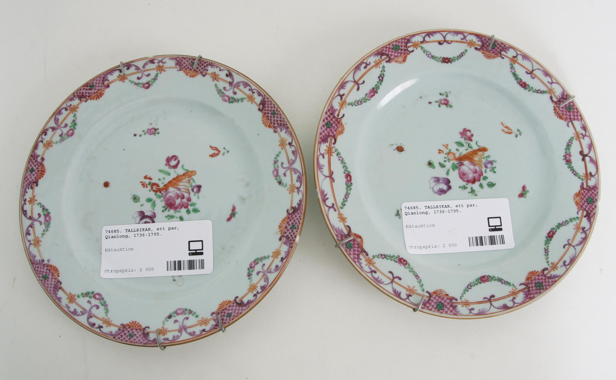 TALLRIKAR, ett par, porslin, Kina, Qianlong, 1736-1795.