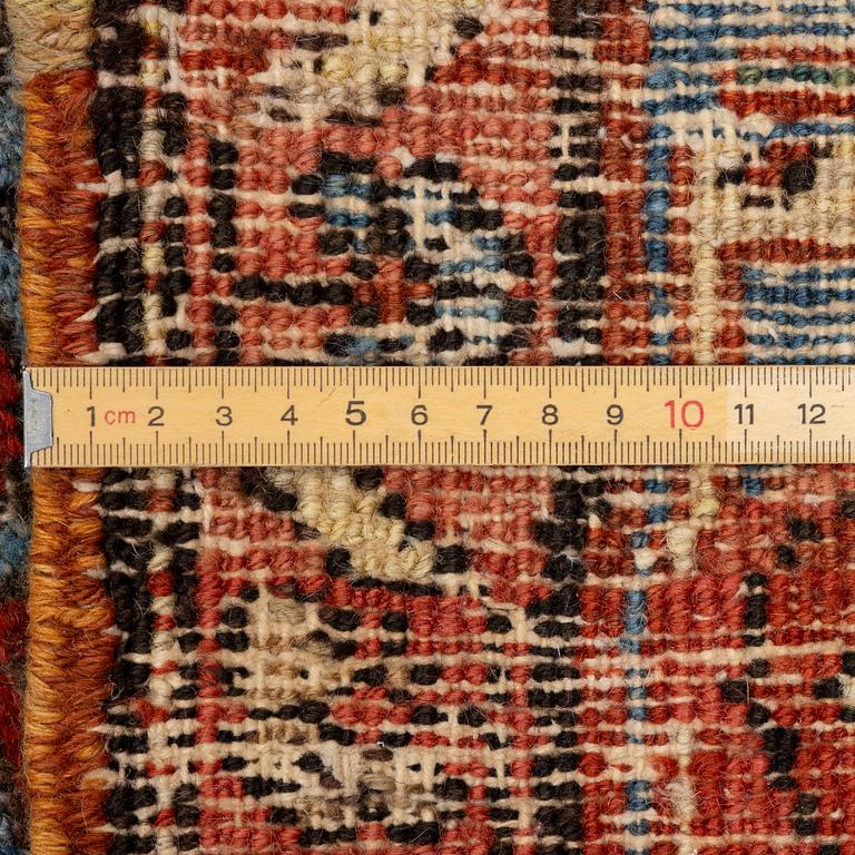 Matta, Heris, antik, 390 x 280 cm.