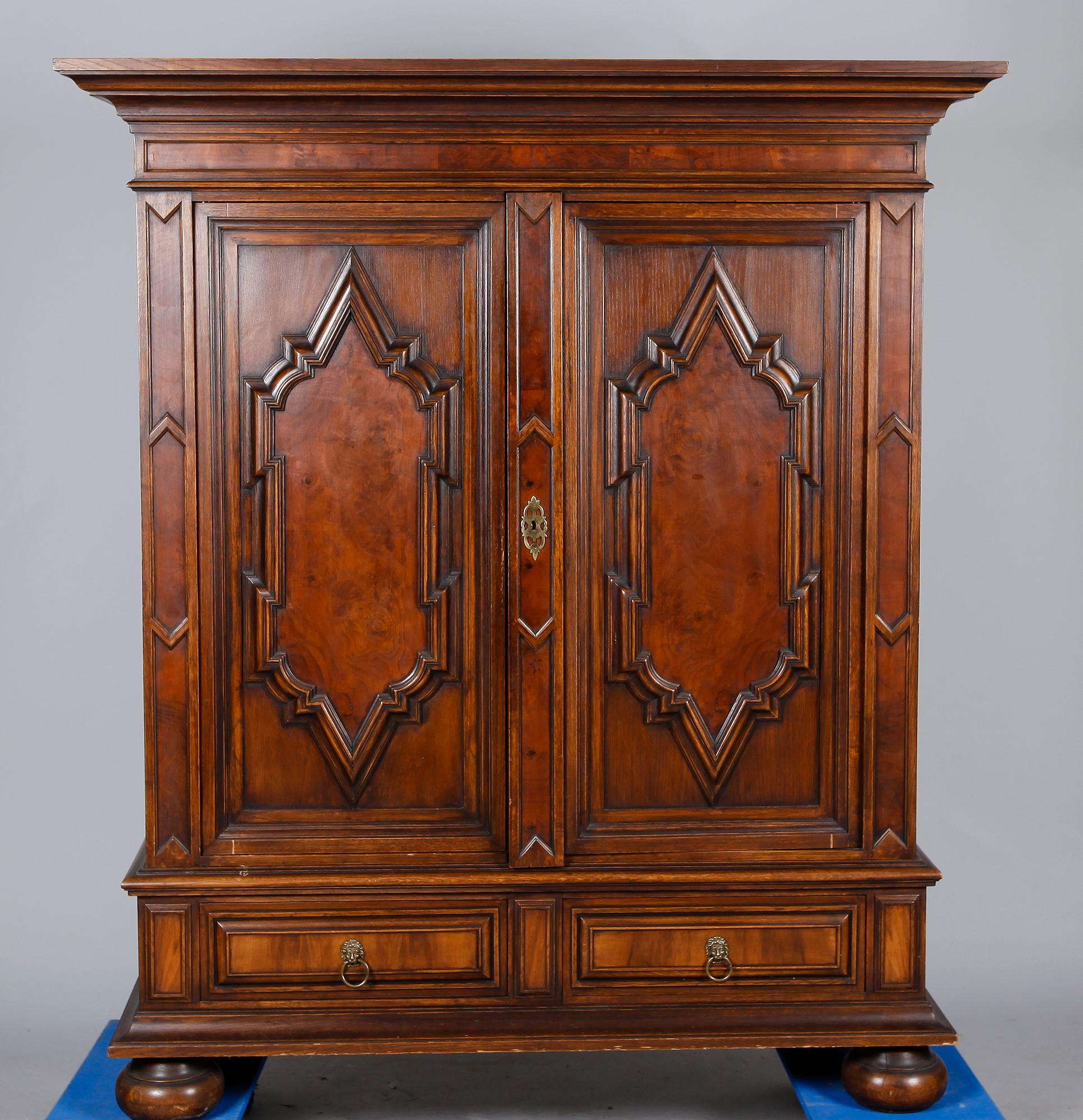 SKÅP, barockstil, 1900-talets första hälft.