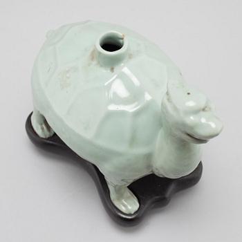 A celadon glazed water dropper, Qing dynasty (1644-1912).