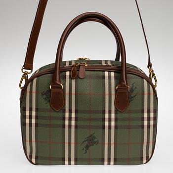 LAUKKU, Burberry.
