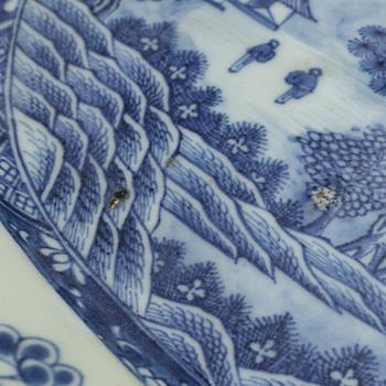Serveringsfat, porslin, Kina, Qingdynastin, Qianlong (1736-95).