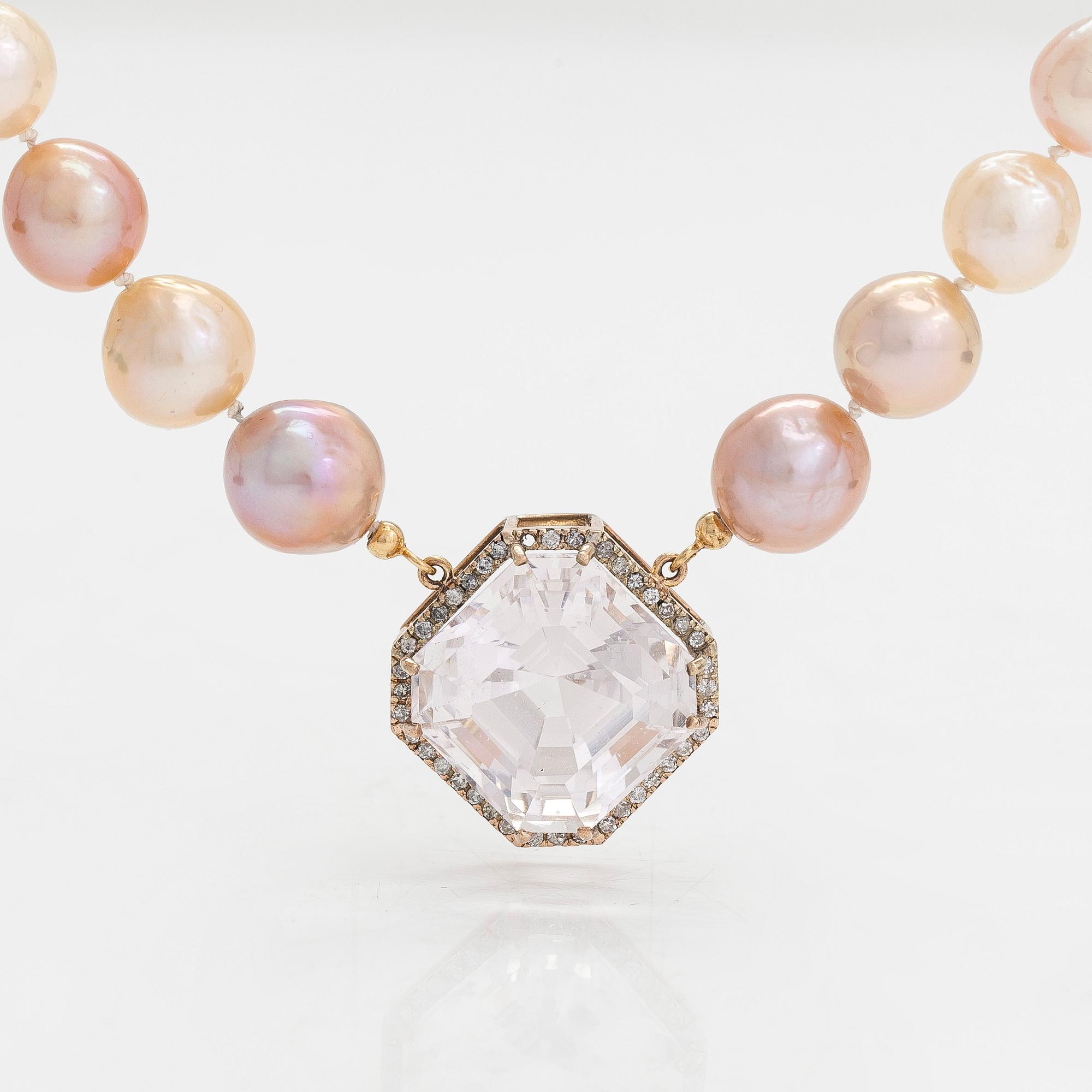 A cultured freshwater pearl necklace, 9K gold, pendant with an faceted morganite and diamonds tot ca 0.39ct.