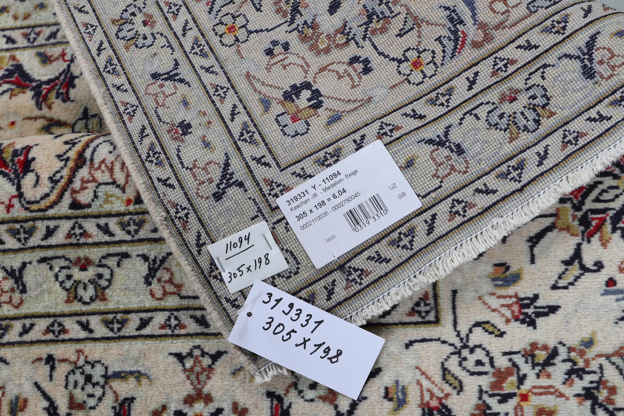 A carpet, Kashan, ca 305 x 198 cm.