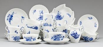 SERVISDELAR, 20 delar, porslin, "Blå Blomst Svejfet", Royal Copenhagen, Danmark.