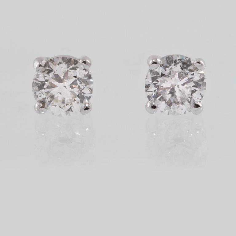 ÖRHÄNGEN, 18K vitguld med briljantslipade diamanter ca 1.93 ct. Vikt 3,1 gram.
