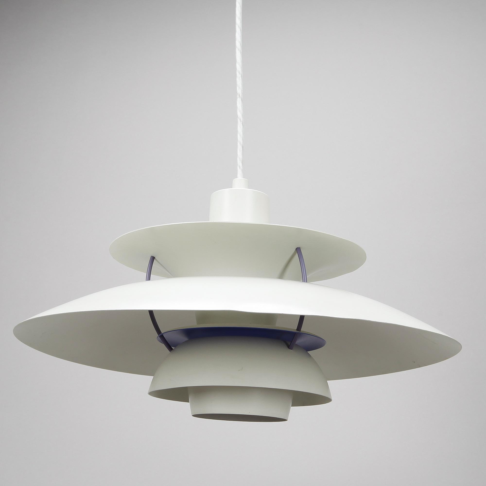 TAKLAMPA, "PH 5", Poul Henningsen för Louis Poulsen, Danmark, 1900-talets andra hälft. Höjd ca 25 m.