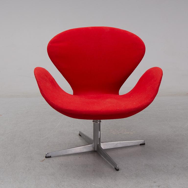 A 'Swan' chair by Arne Jacobsen for Fritz Hansen, designed 1958.