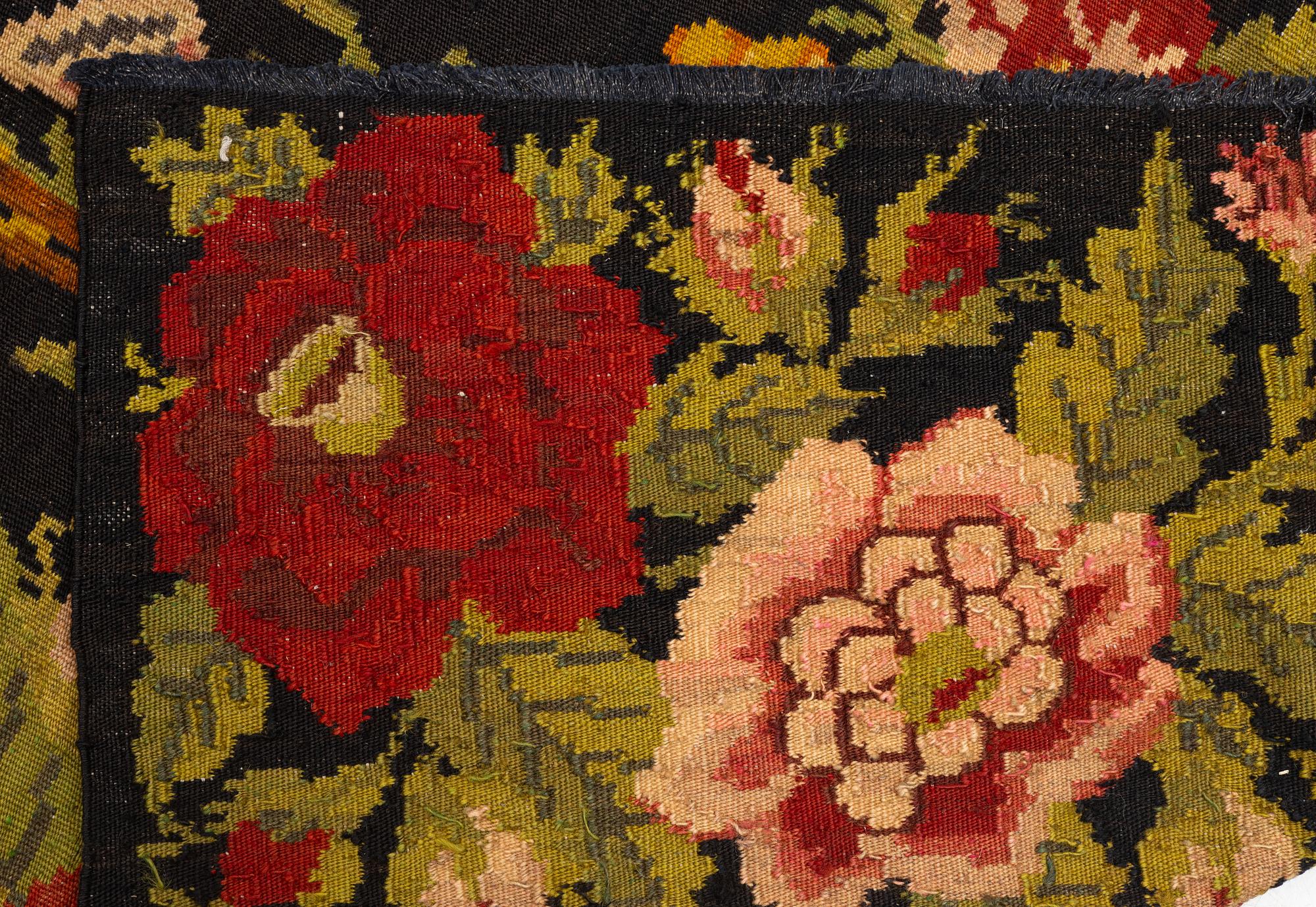 A Moldavian Kilim carpet, approx. 380 x 258 cm.