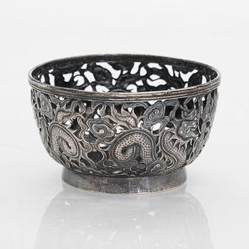A silver bowl, Wang Hing & Co, early 20th Century.