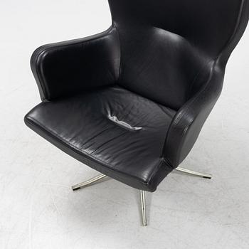 Jan Ekström, a "Gyro" lounge chair from Conform.