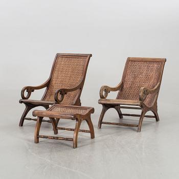 VILSTOLAR, 2 st  SAMT EN FOTPALL, kolonialstil, modern tillverkning.