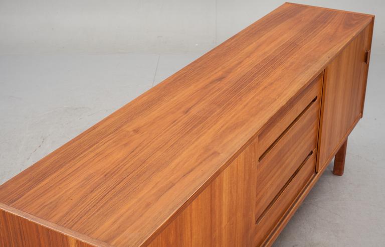SIDEBOARD, "Arild", Nils Jonsson för Troeds i Bjärnum. 1960-tal.