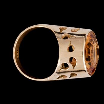 RING, guld 18K, citrin, Bernt Högkvist Guldsmedja, Stockholm. Tot ca 15 gram.