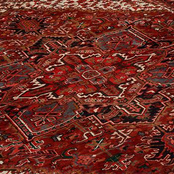 A carpet, semi-antique/old Heriz, ca 340 x 256 cm.
