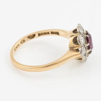 Ring, 18K gold with ruby and brilliant-cut diamonds.