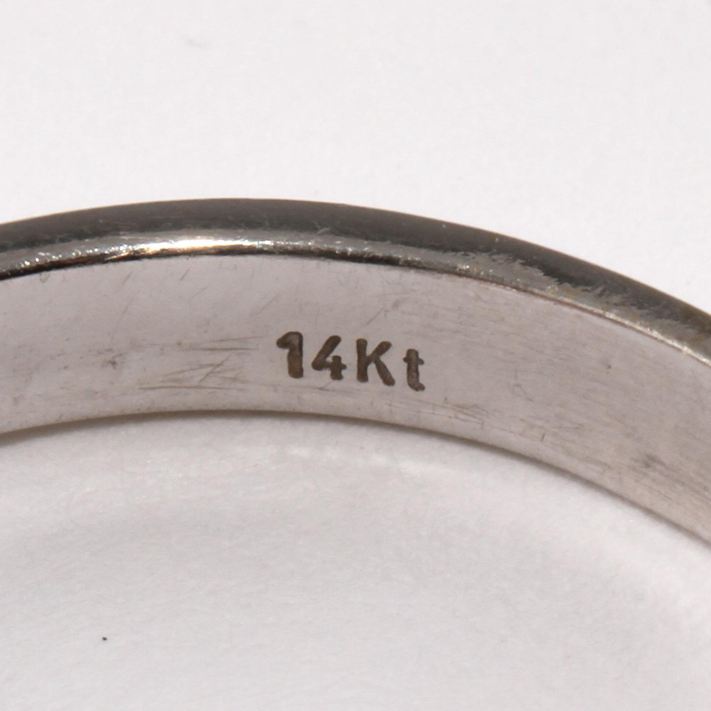 RING, 14k vitguld med 11 briljantslipade diamanter, tot ca 0.90 ct. Vikt 4 g.