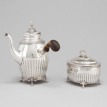 KAFFEKANNA OCH SNARLIKT SOCKERSKRIN, silver, GAB och K Andersson, 1908 och 1920.