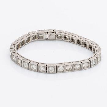 BRACELET paltinum with brillnat-cut diamonds approx 11 ct, Inclusions.