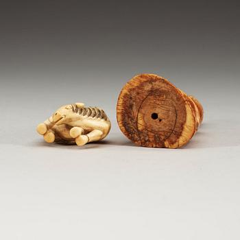 FIGURIN samt NETSUKE, elfenben, Kina och Japan, 1800-tal.