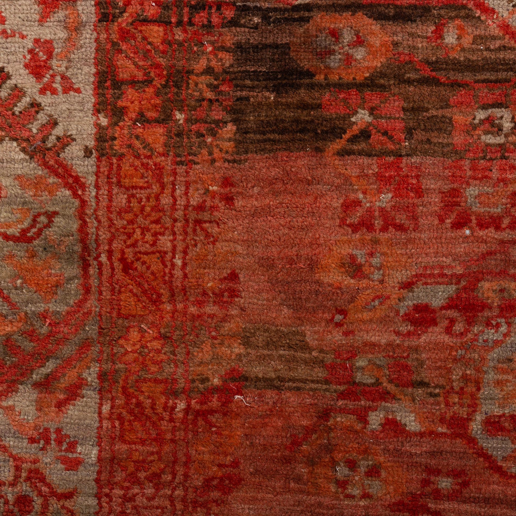 MATTO, an antique/semi-antique Oriental kelly, ca 287,5 x 141,5 cm.
