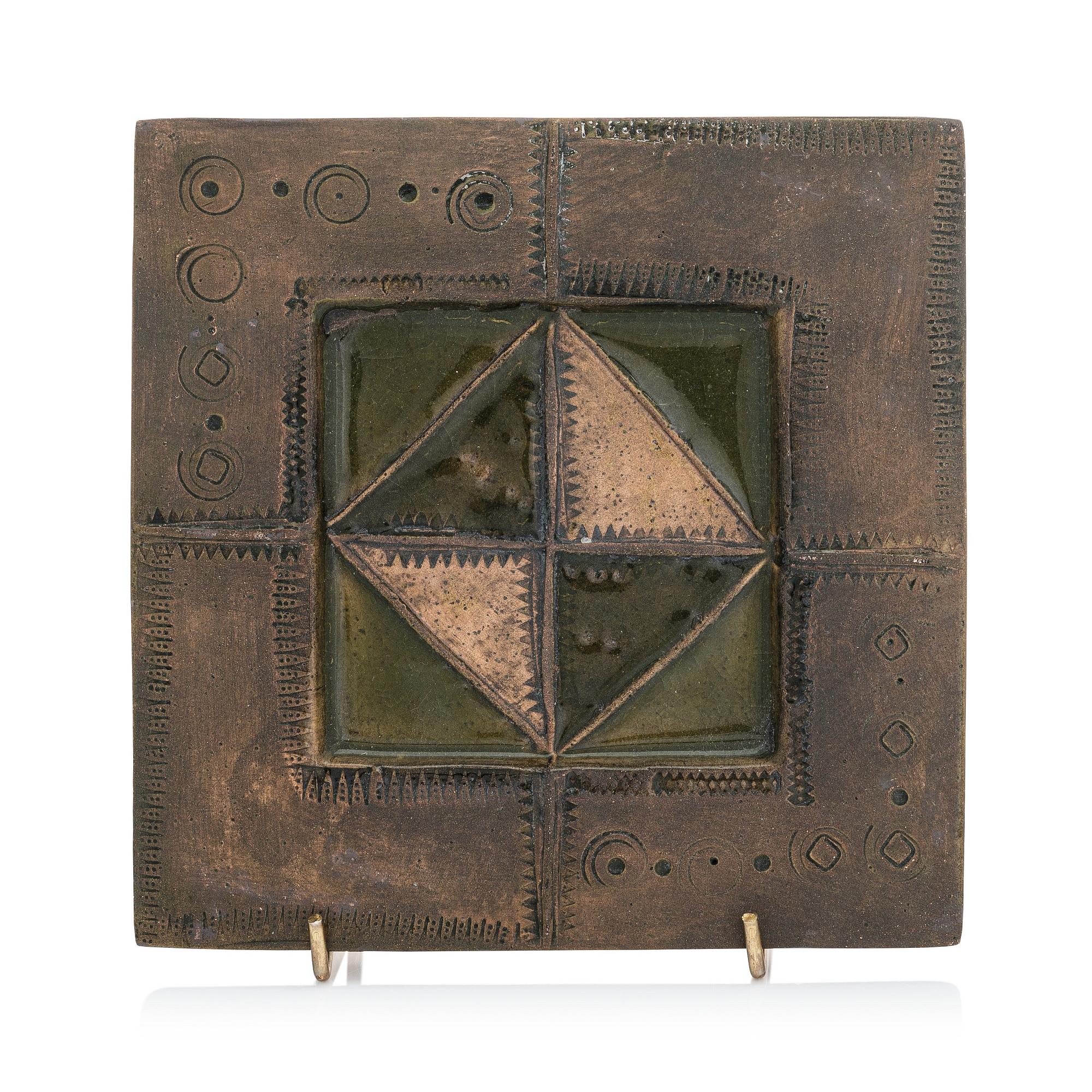 RUT BRYK, reliefi, kivitavaraa, signeerattu BRYK.