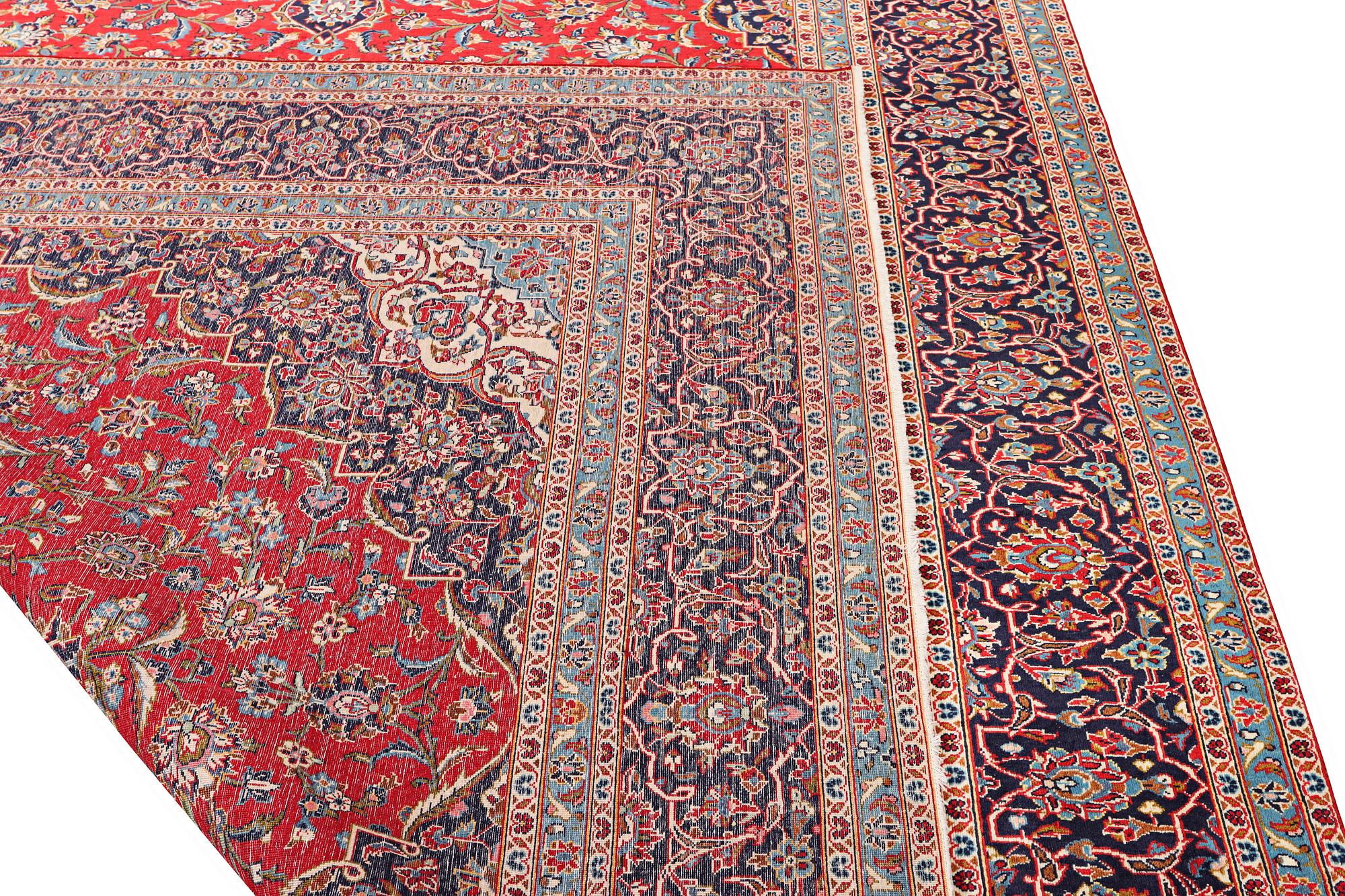 A Kashan carpet, c. 403 x 292 cm.