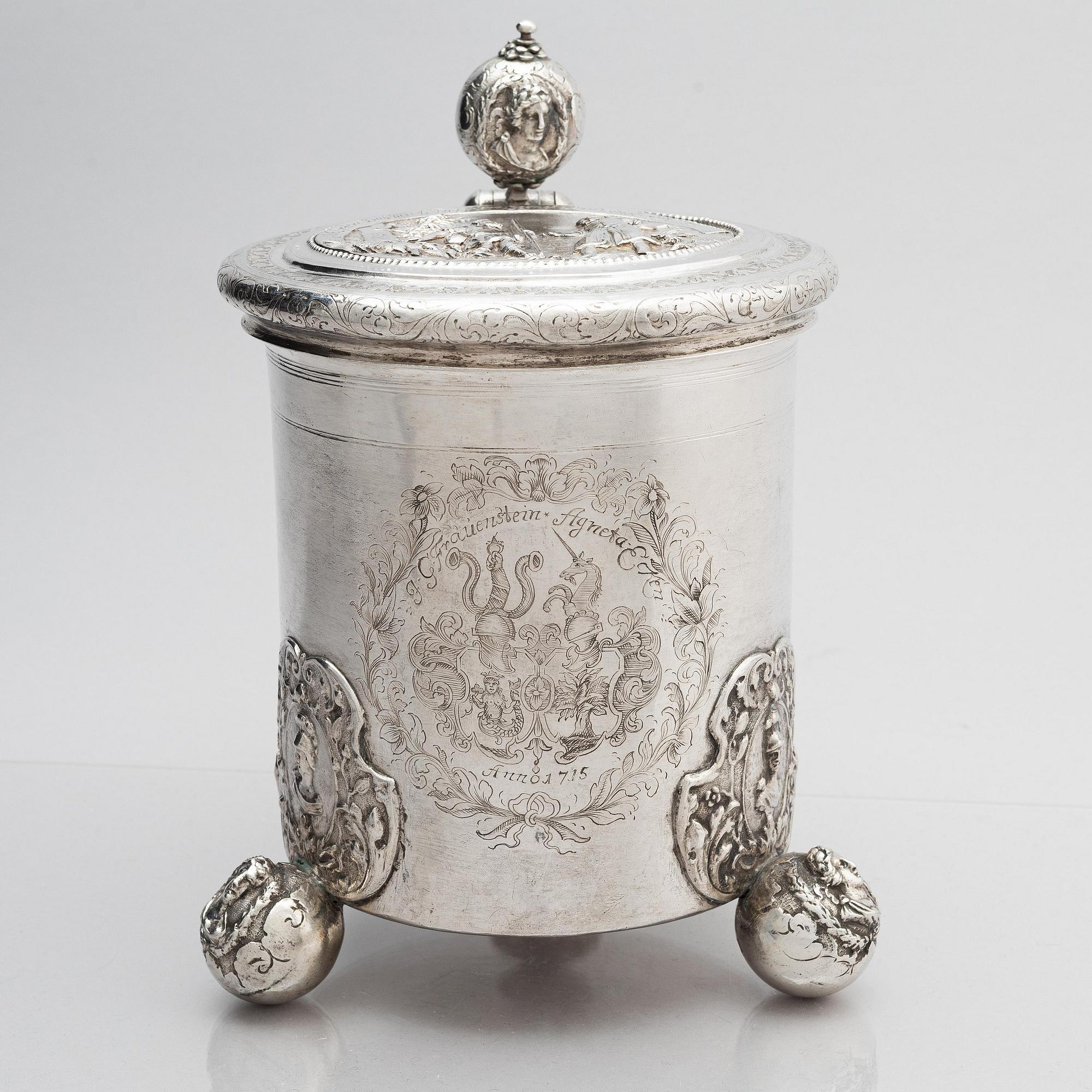 Andreas Berg, dryckeskanna, silver, (verksam 1712-1717), Pärnu, Estland. Senbarock.