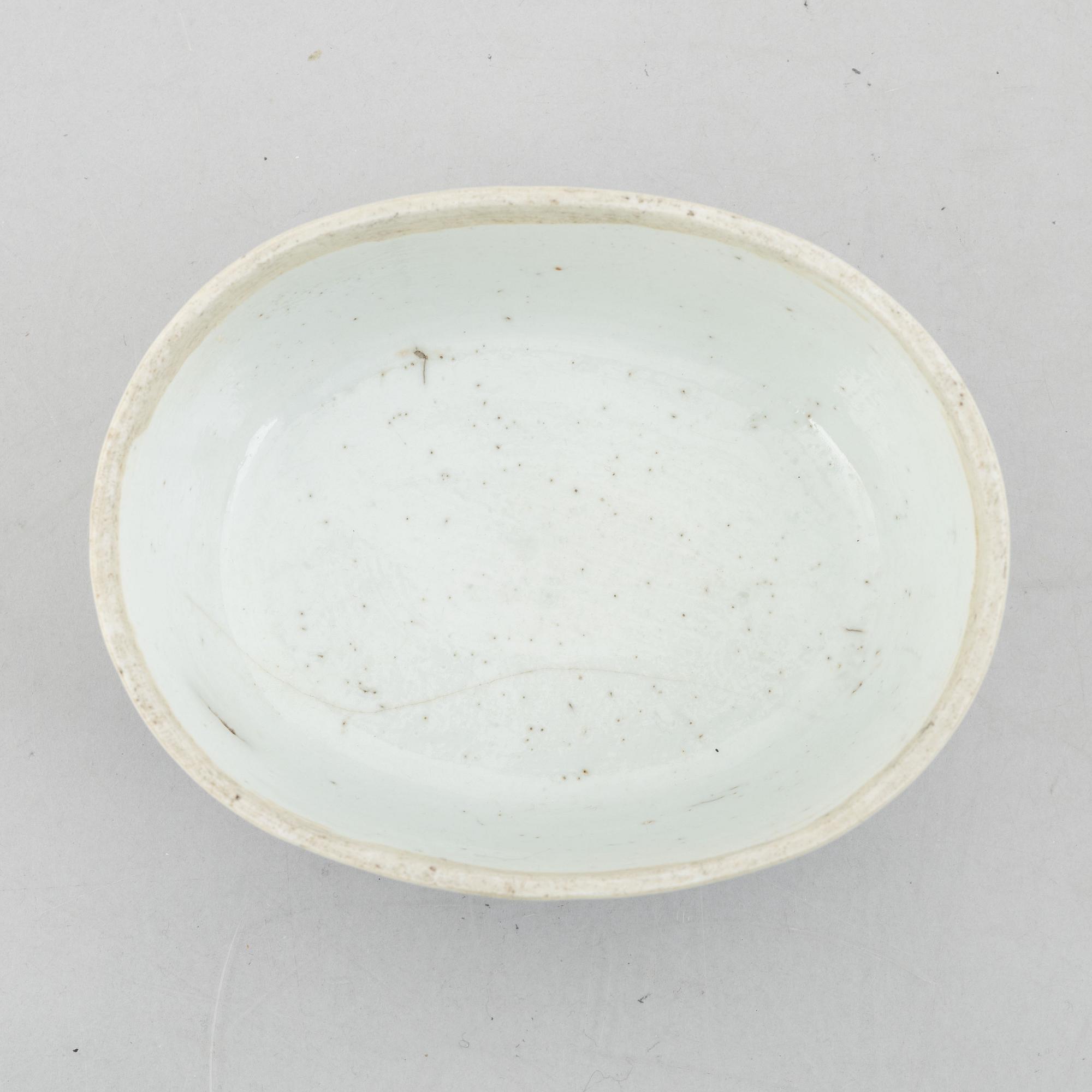 Four porcelain pieces, China, 19th and 20th century.