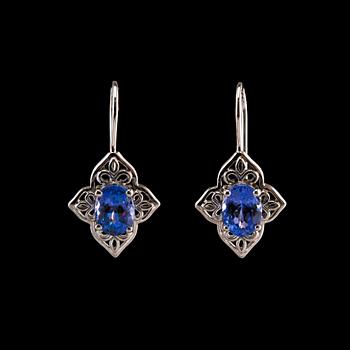 412. A PAIR OF EARRINGS, tanzanites 3.23 ct. 14K white gold.