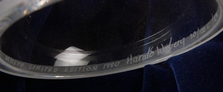 POKAL, glas, Harald Wiberg, Kosta. Sign och dat 1980. Numr 30/100.