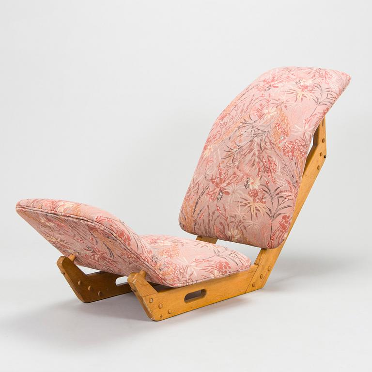 Ilmari Tapiovaara, an early 1960s 'Dolphin chair' for Skanno.