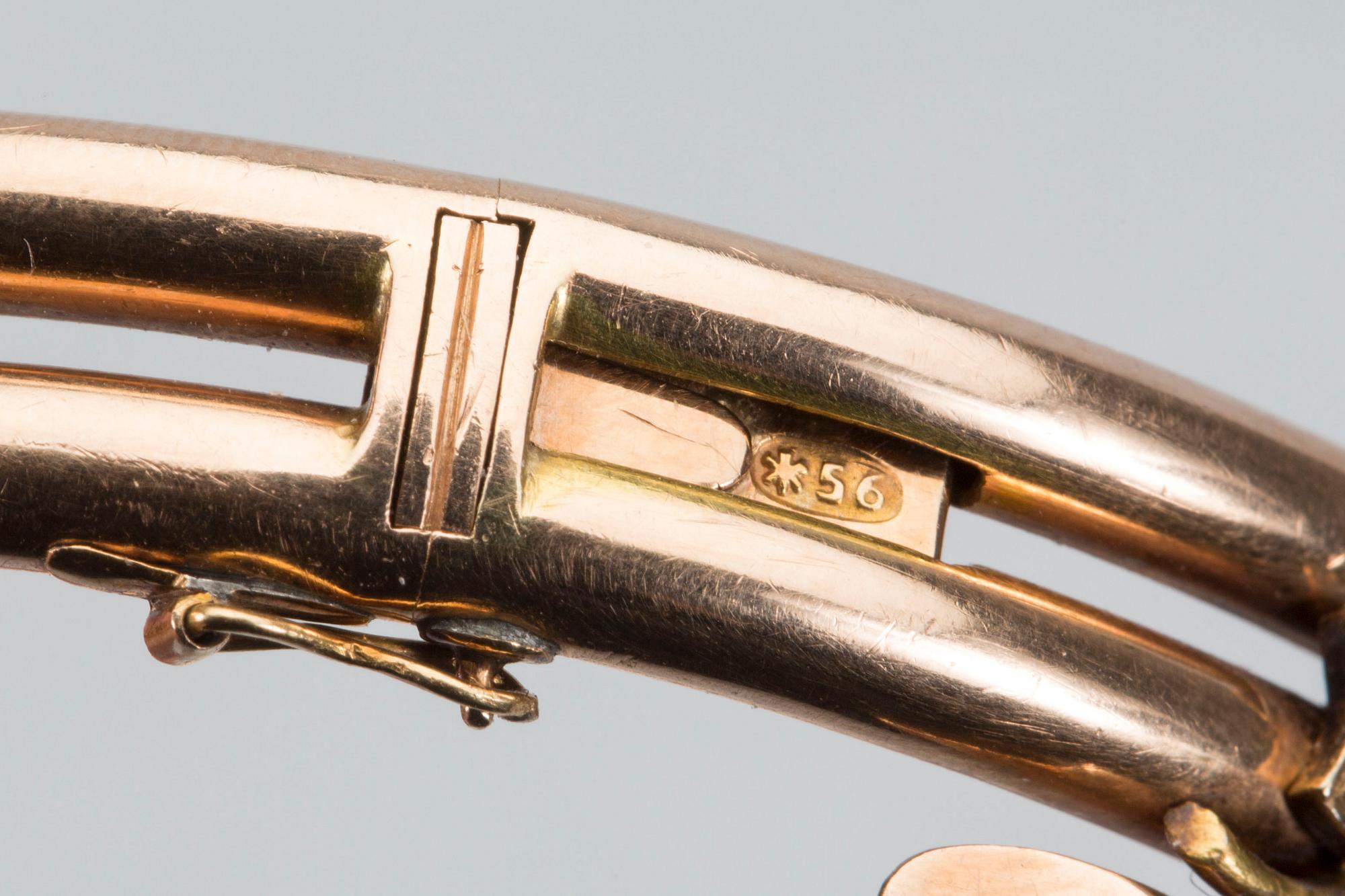 ARMRING, 14 K guld, troligtvis A. Rjabkow, S:t Petersburg, Ryssland sent 1800-tal. Vikt ca 27,5 g.