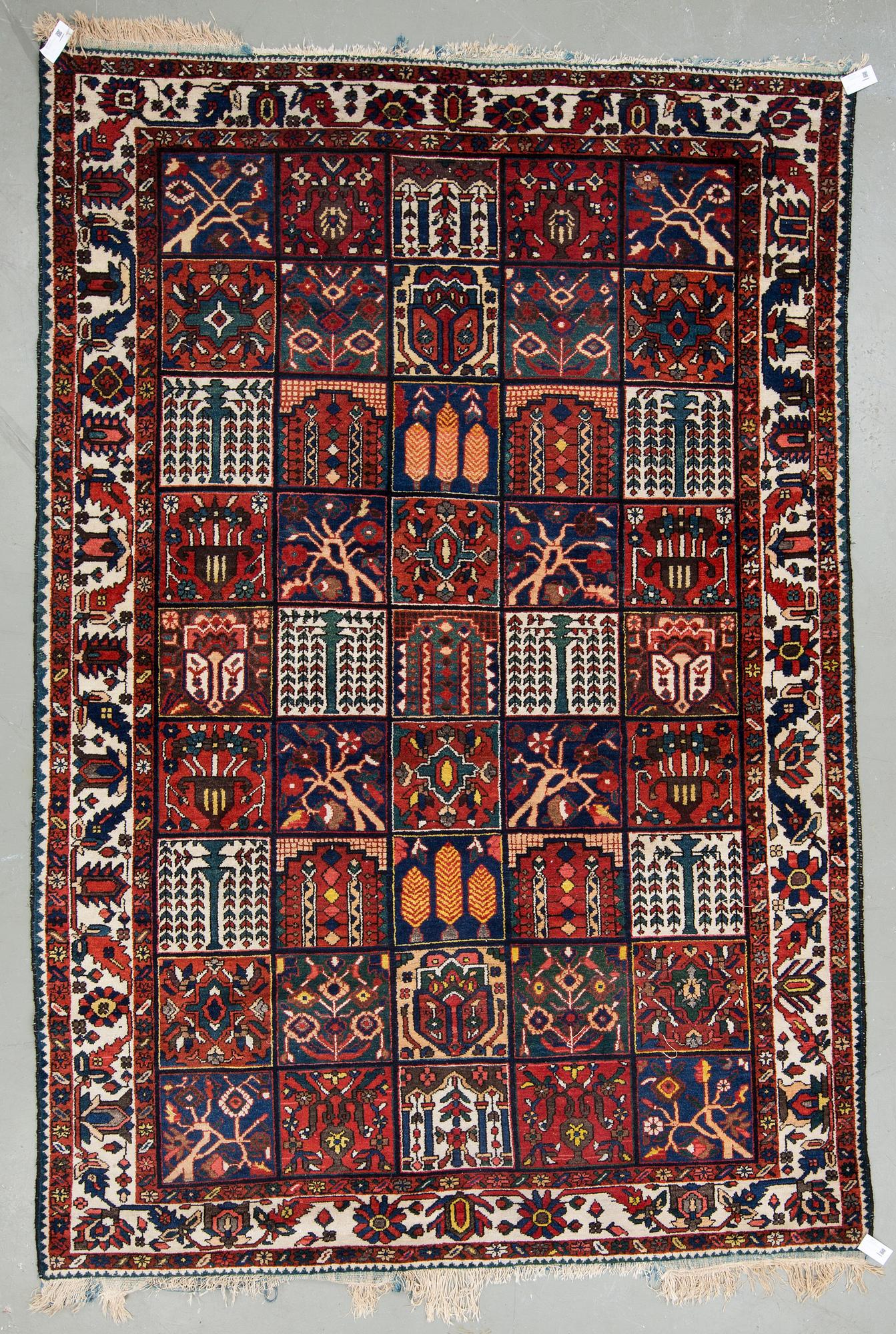 MATTA, Bachtiari, old/semiantik. Ca 318x216 cm.