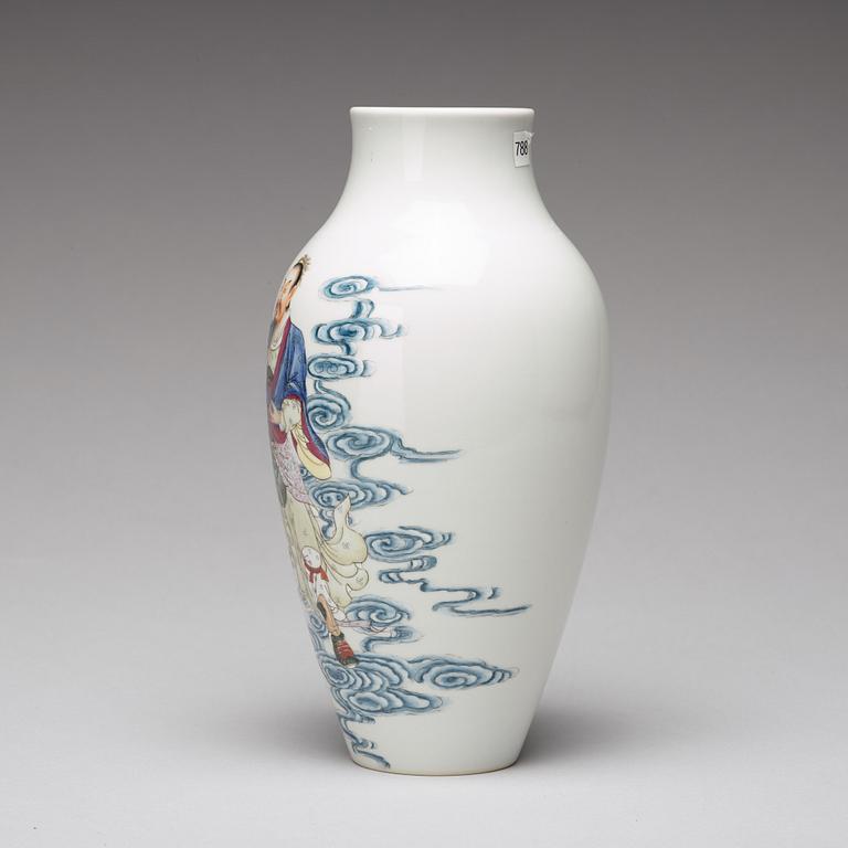 A Chinese vase, 20th Century.