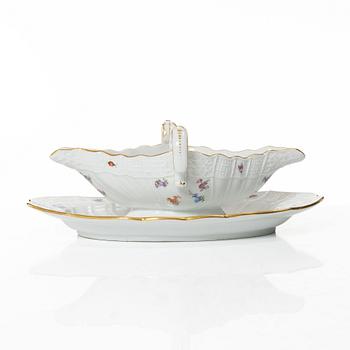 A Meissen porcelain sauce bowl, 1890s.
