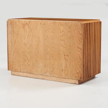 An Axel Einar Hjorth oak Swedish Modern chest of drawers, Stockholm ca 1940.