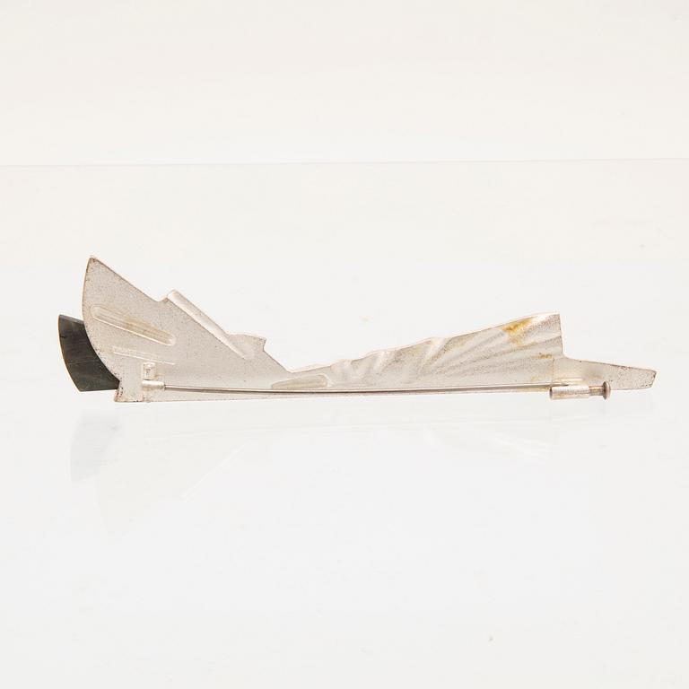 Zoltan Popovits, a "Railo" silver brooch set with spectrolite (variety of labradorite) for Lapponia 1991.