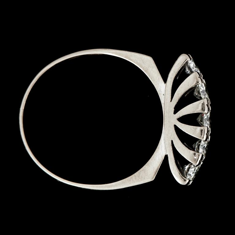 A brilliant cut diamond, totally circa 0.75 ct, ring.