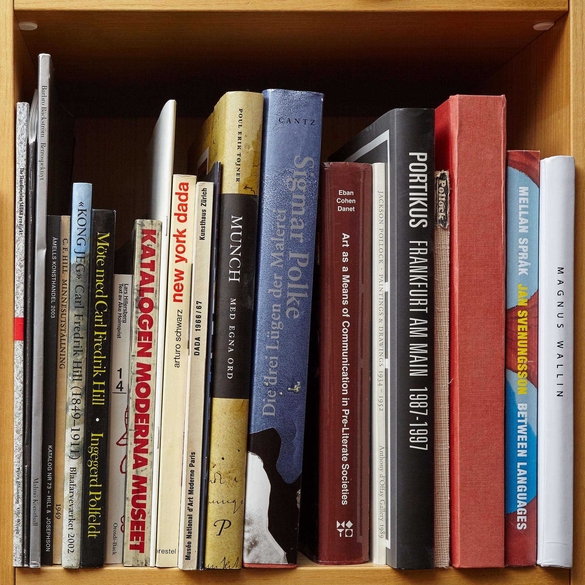 Björn Springfeldt's art library.