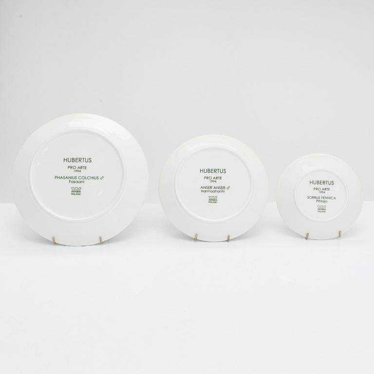 Dorrit von Fieandt, tallrikar, 3 st, keramik, signerade DF, Hubertus-serien, Pro Arte 1994.