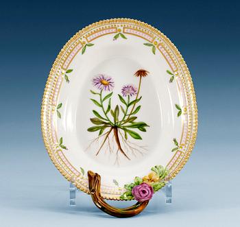 1275. A Royal Copenhagen ´Flora Danica´ porcelain pickle dish, Denmark 1960´s-70´s, model 3540.