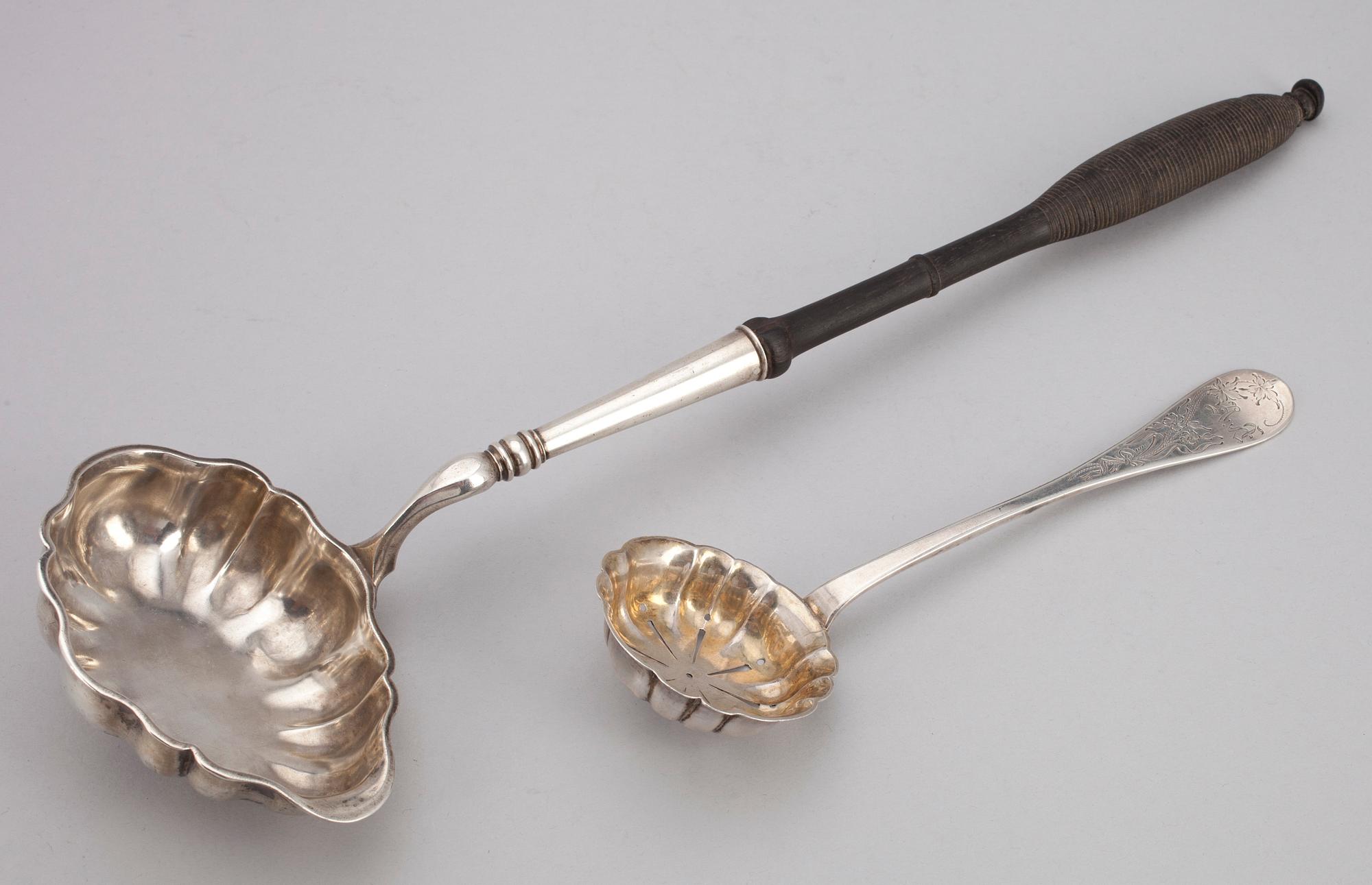 SOPPSLEV samt STRÖSKED, silver, Anders Wilhelm Felizsson Lovisa 1864, Ture Timper, Lovisa  1900. Finland.