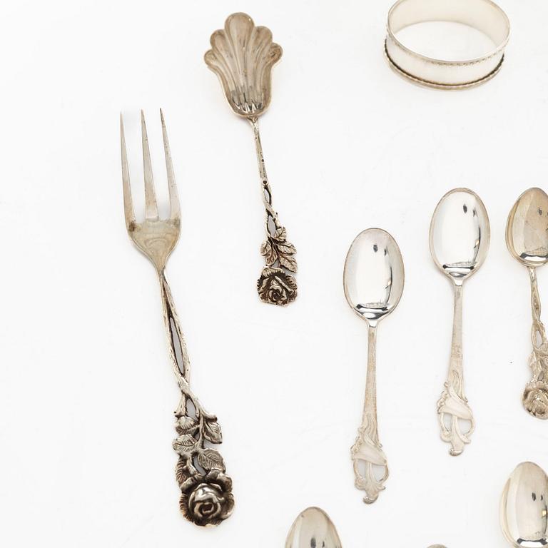 A pair of beakers, two napkin rings, and 17 pieces of cutlery, silver.