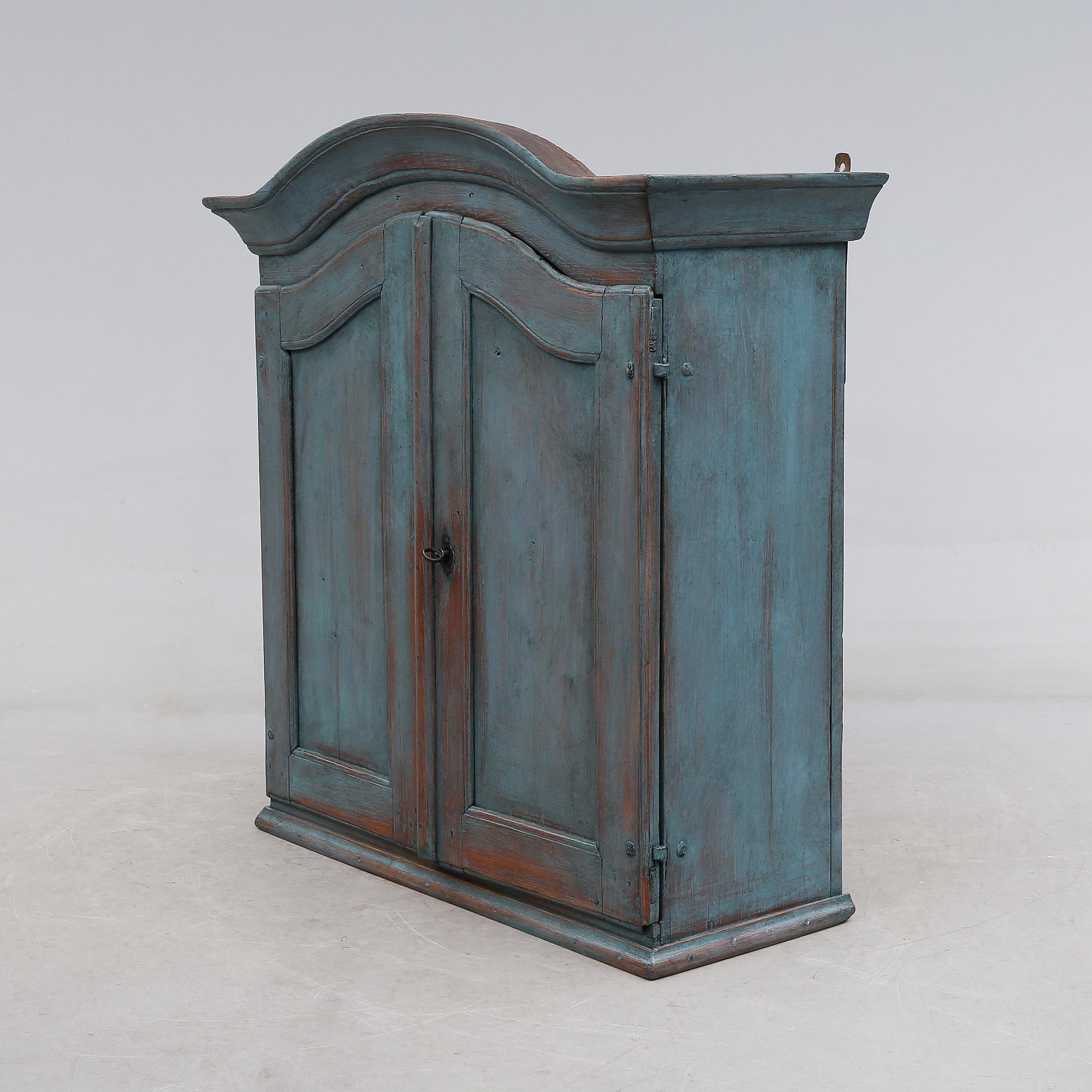 HÄNGSKÅP, 1800-talets första hälft.