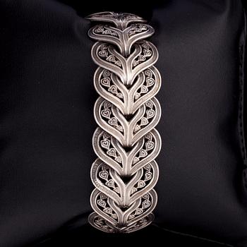 ARMBAND, 813 silver. Helsingfors. Vikt ca 34 g.