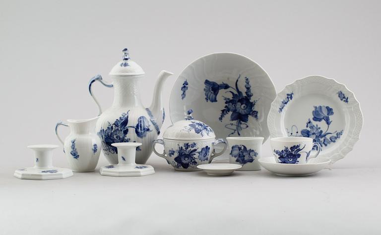 KAFFESERVIS, ca 34 delar, porslin, "Blå Blomst", Royal Copenhagen.