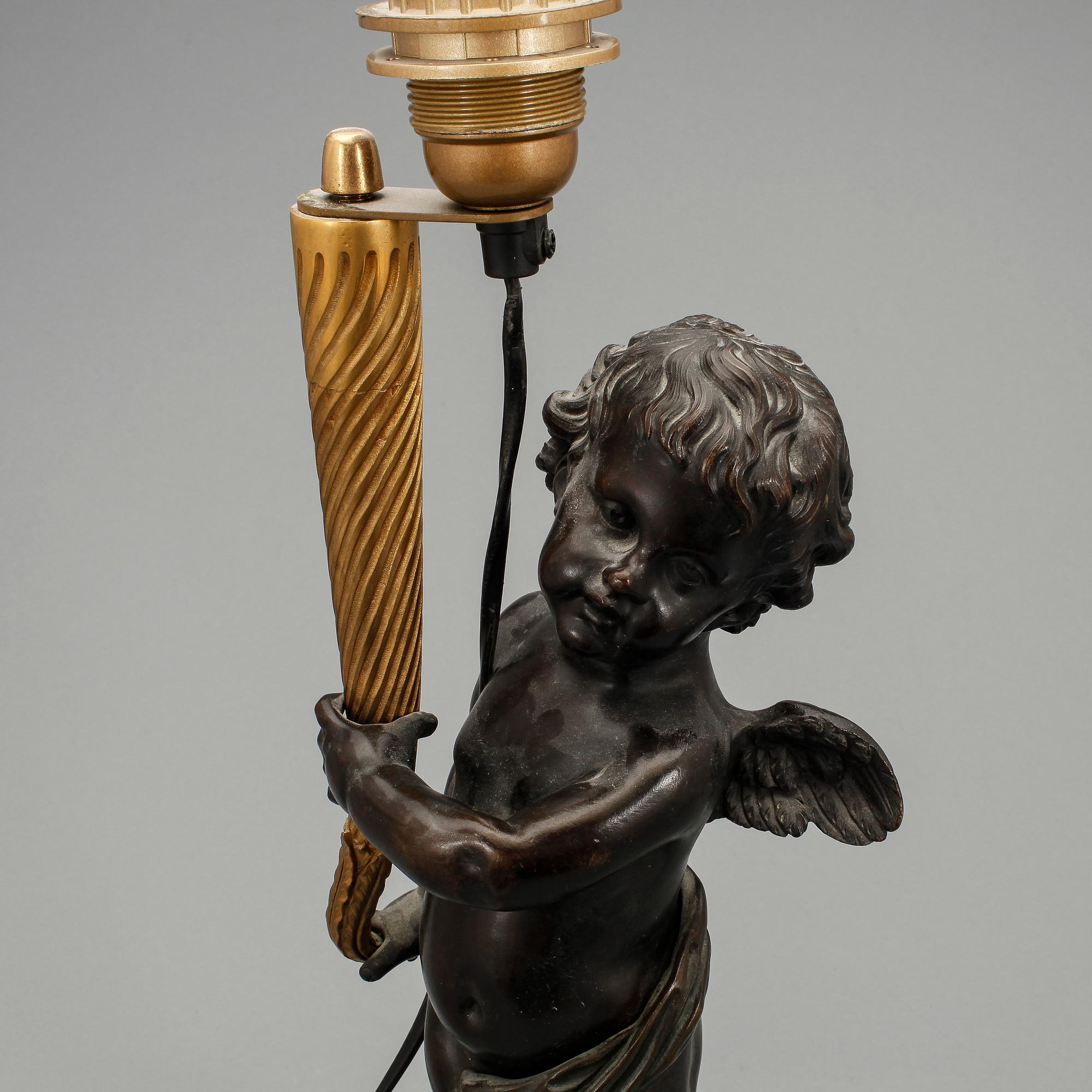 BORDSARMATURER, ett par, brons, Louis XVI-stil, 1900-tal.
